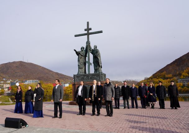 День рождения петропавловска камчатского. Петропавловская Камчатка. Памятники в Петропавловске-Камчатском. День города Петропавловск-Камчатский. Камчатка день города.