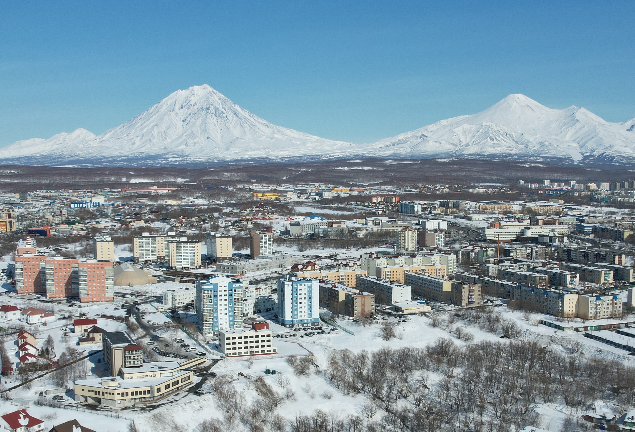 Включи камчатская. Петропавловск-Камчатский зима. Петропавловск-Камчатский центр города зима. Петропавловск-Камчатский зимой. Петропаловск Камчатский.